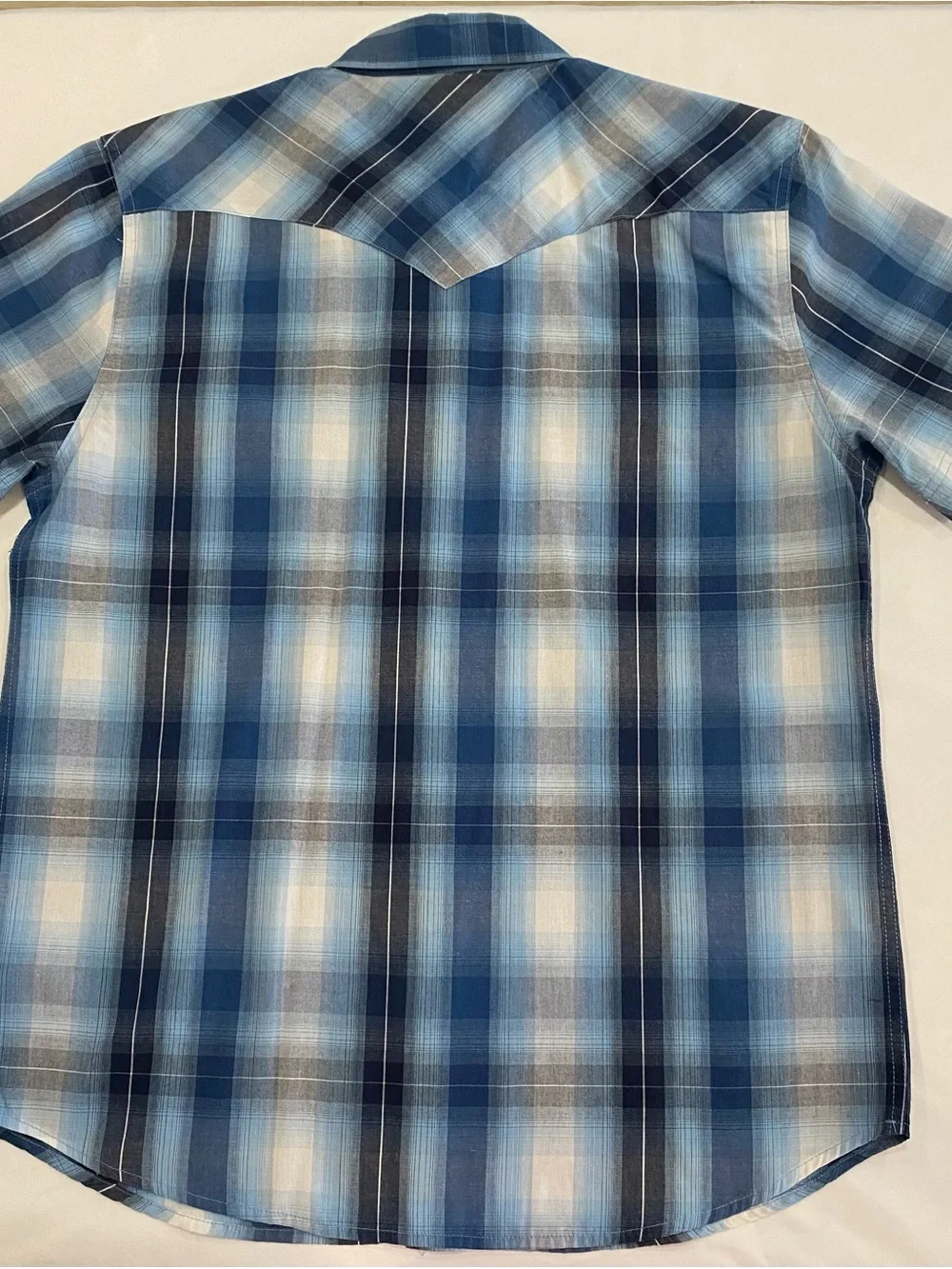 Levi's Blue and White Plaid Short-Sleeve Button-Front Shirt
